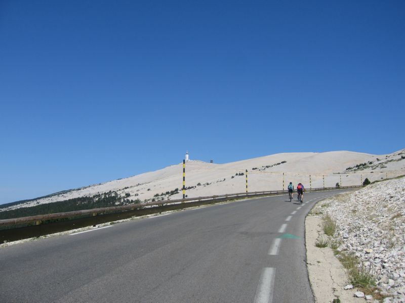 2009-08-06 Ventoux (02) very close (but also far away)